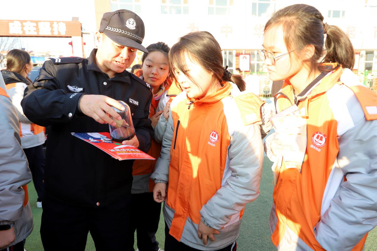 河北泊頭：警校攜手築牢安全防線 護航學生健康成長_fororder_image005