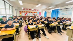 弘揚抗戰精神 厚植愛國情懷——石家莊四十三中初二14班學生集體觀看閱兵直播
