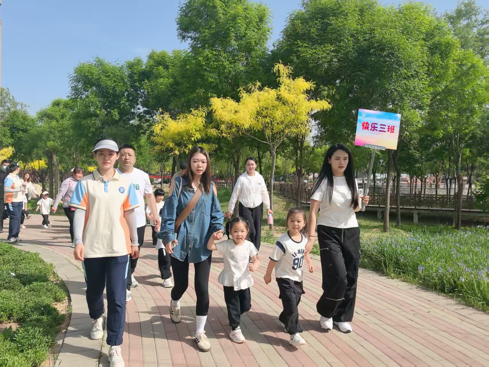 保定市滿城區：親子共逐綠徑 成長浸潤自然_fororder_親子徒步 攝影 梁月