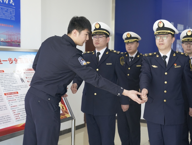 國門青春“雙向奔赴”：五四攜手悟警魂  共築國防強擔當_fororder_微信圖片_20250428111304