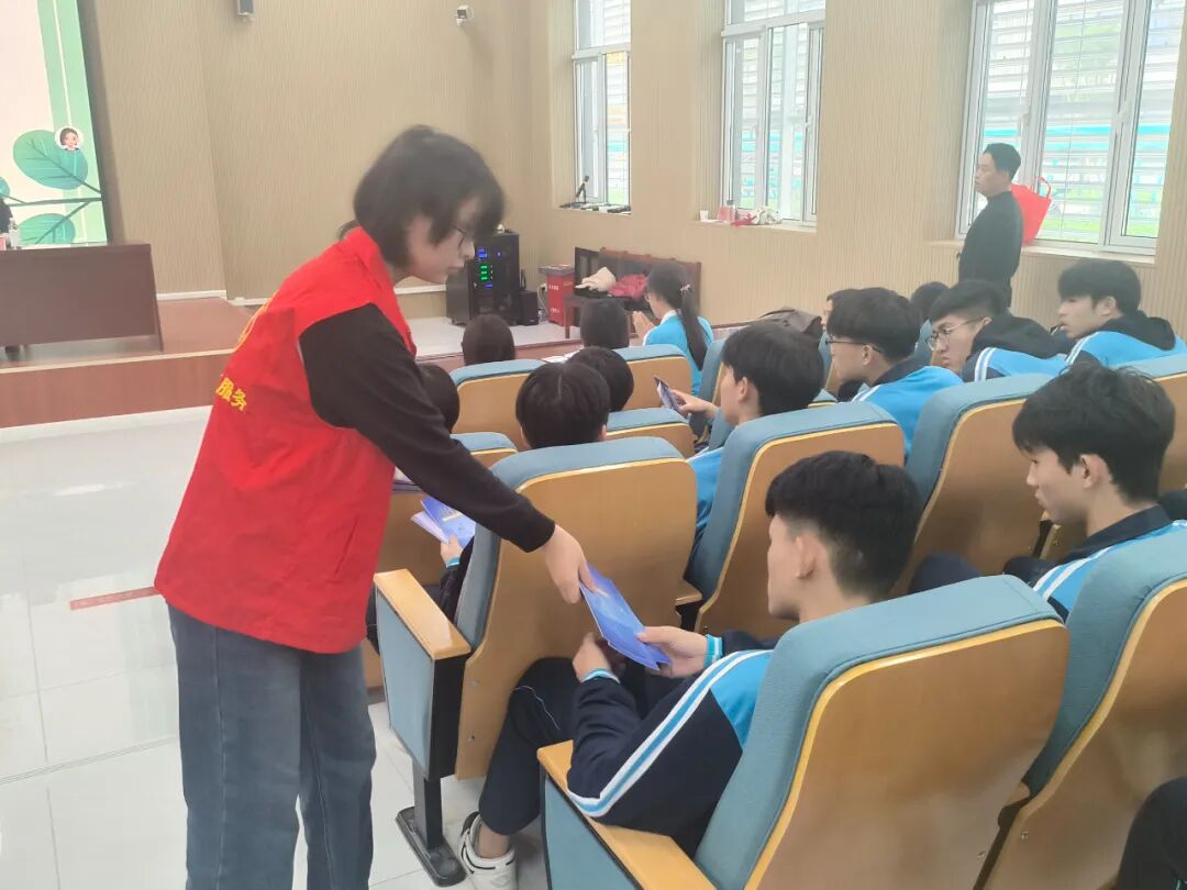 石家莊市元氏縣委網信辦聯合元氏縣婦聯、團縣委開展網絡文明宣傳進校園活動