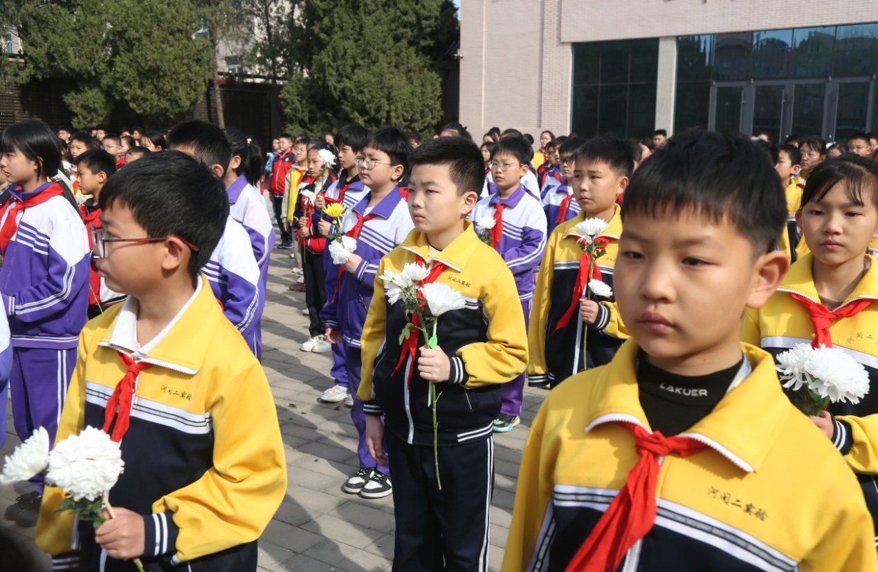 河北河間：清明追思祭英烈_fororder_圖片 1