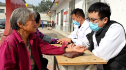 河北獻縣：義診暖人心 菜香情更濃