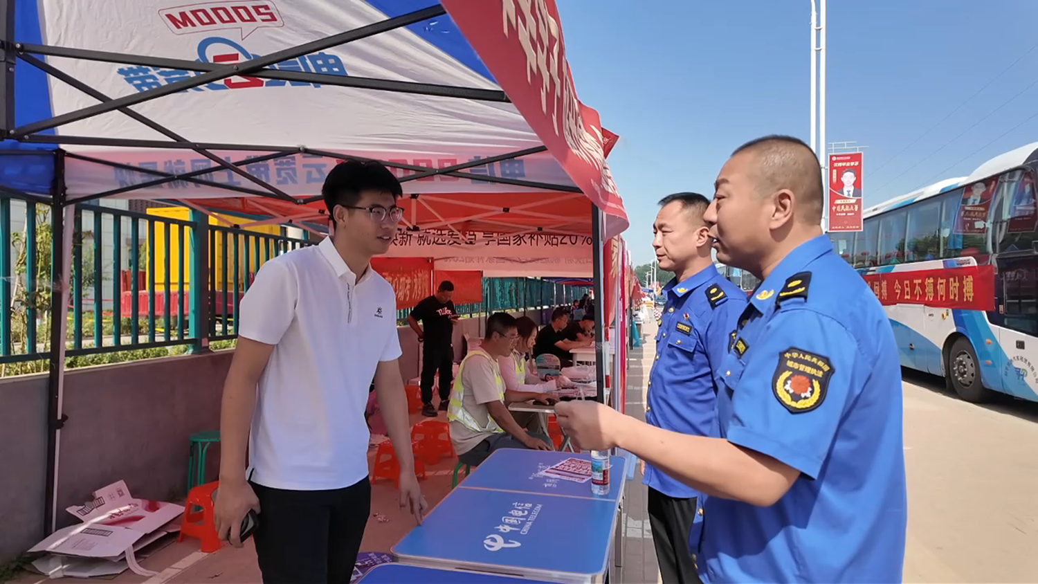 圖片默認標題_fororder_滿城區多部門協調聯動“護航”高考 攝影 田嘉成