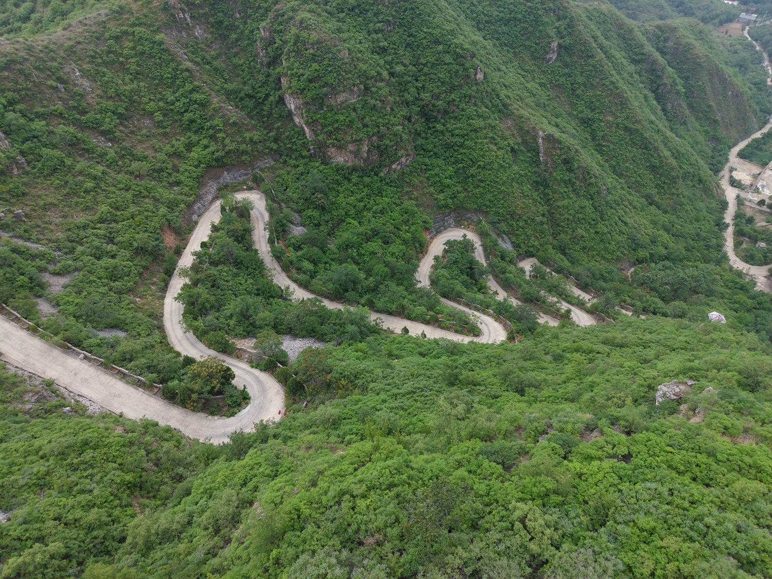 圖片默認標題_fororder_蜿蜒的盤山公路 攝影 陳璐