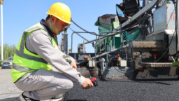 河北滄州：公路養護研用新材料降耗增“綠”