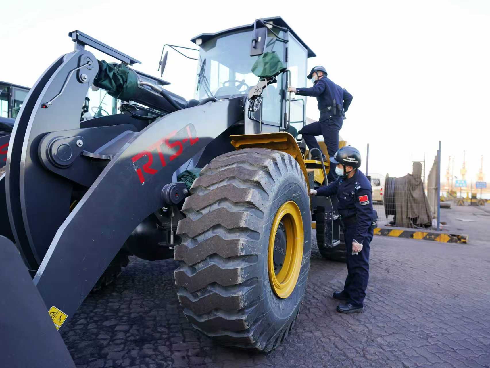 寒潮裏的“通關暖流”——唐山邊檢站讓“一帶一路”跨境運輸貨物不“降溫”_fororder_f13c8a176b1ccf7f3585855fffcd241e