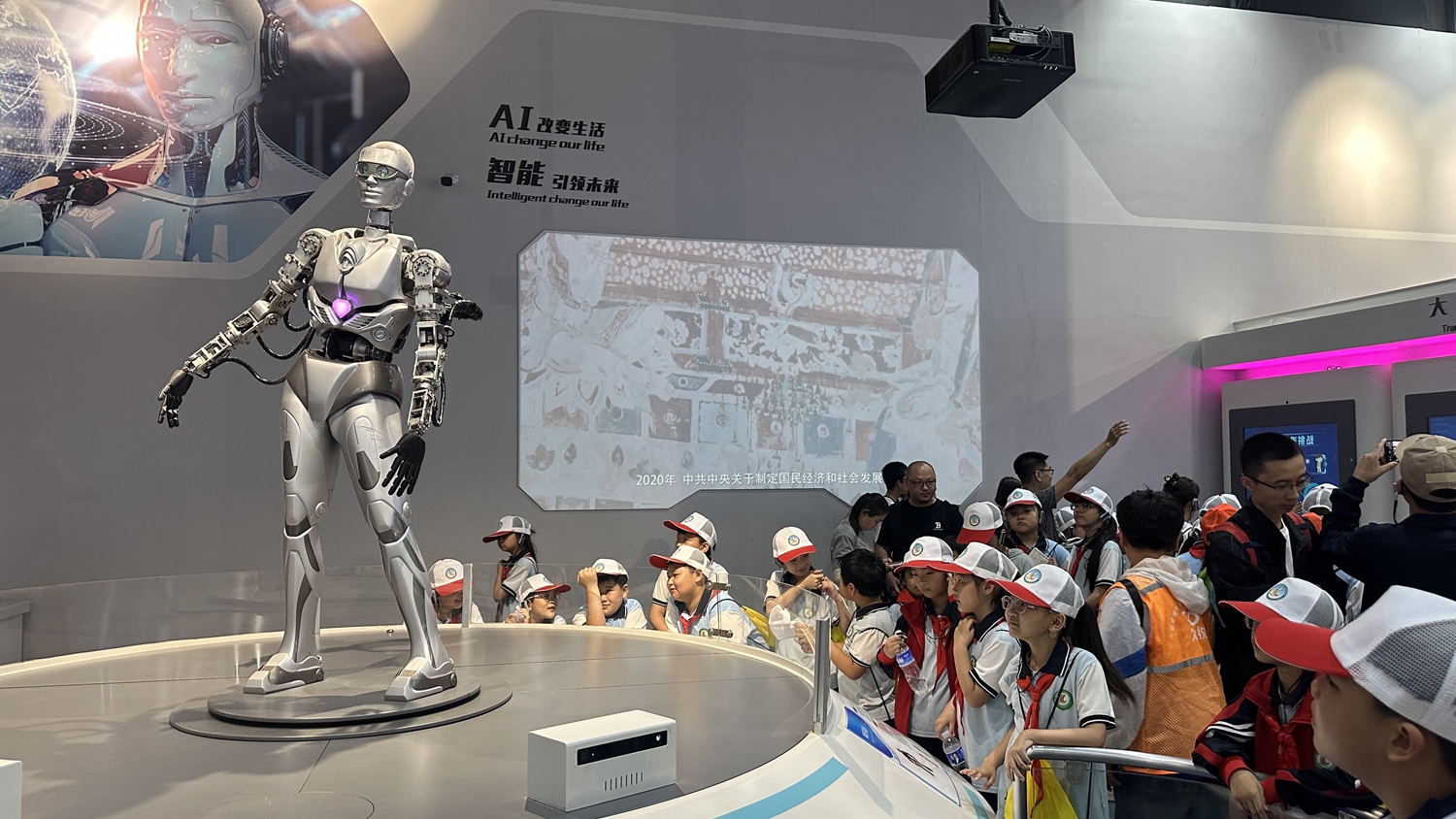 保定市滿城區：求知正遇青衿日 啟智應當少年時_fororder_科技與生活展廳參觀 攝影 朱肖