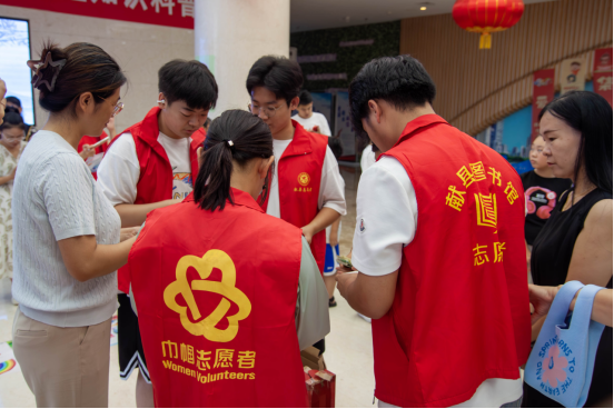 河北獻縣：愛心義賣助成長 童心築夢傳真情_fororder_河北獻縣：愛心義賣助成長 童心築夢傳真情(1)450
