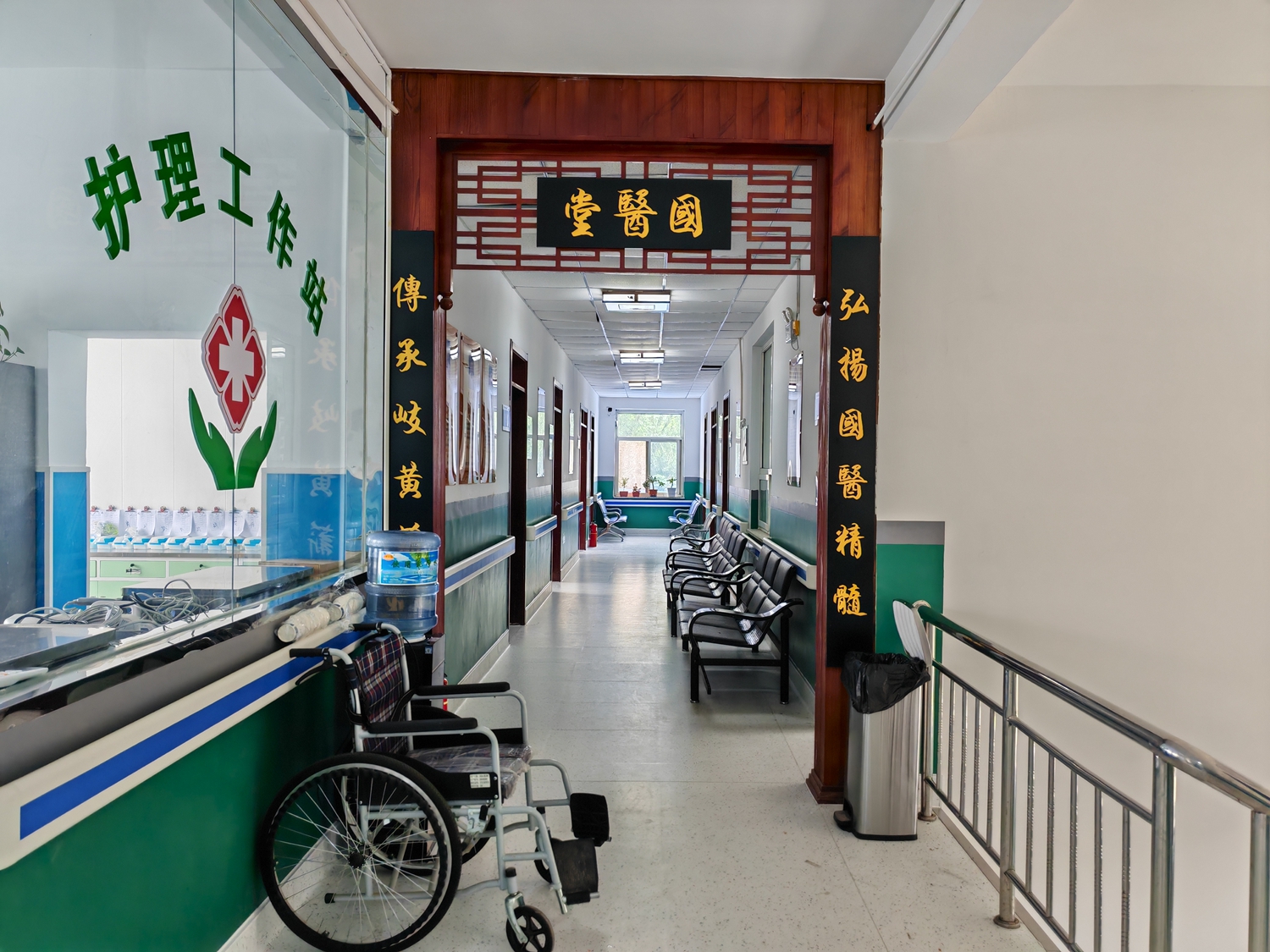 圖片默認標題_fororder_衛生院中的國醫堂 攝影 劉小明