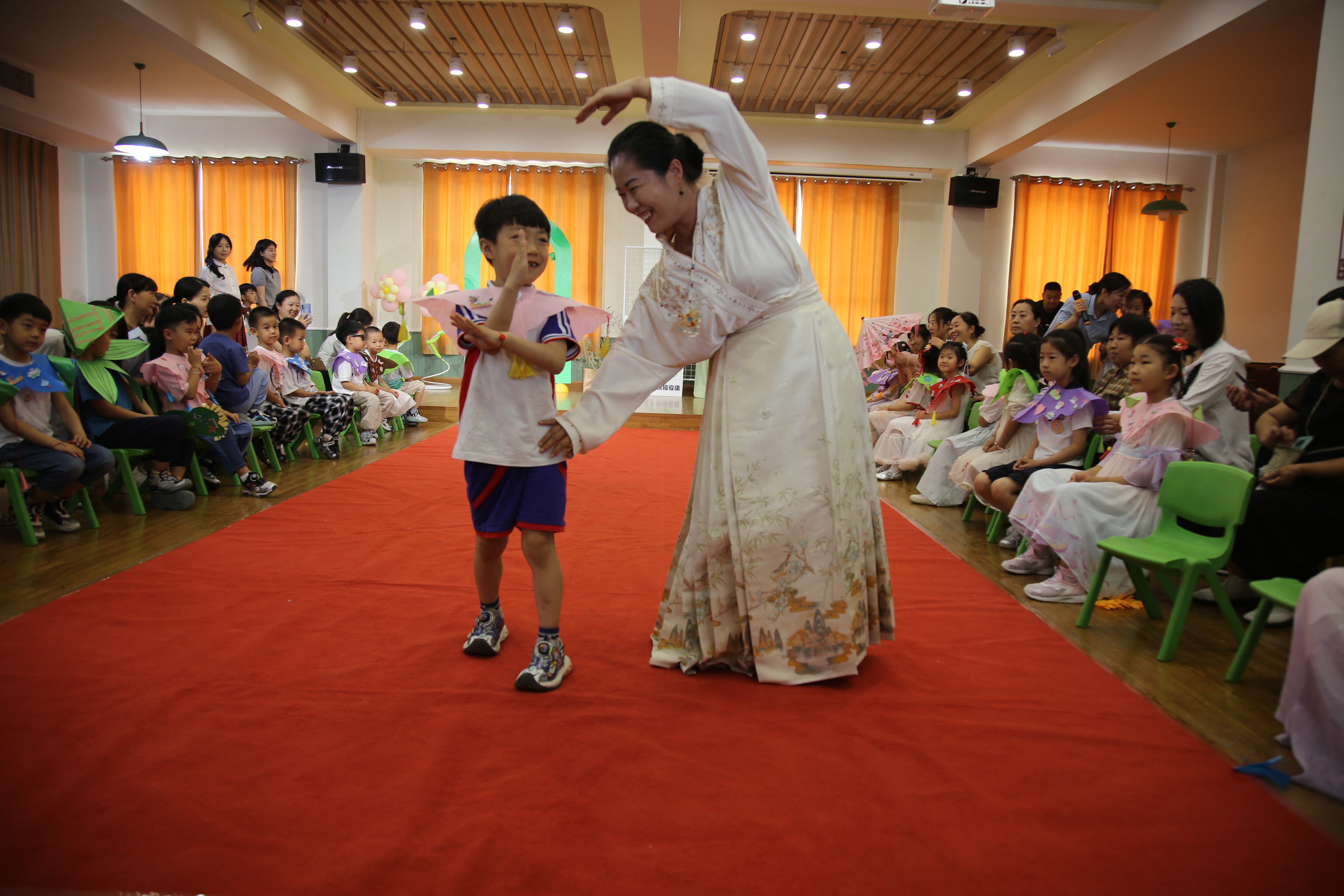 保定市滿城區：古韻新趣慶雙節 親子攜手共傳承_fororder_親子T臺秀 攝影 張辰澤.JPG
