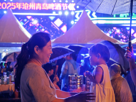 河北滄州：啤酒節“做旺”夜經濟_fororder_河北滄州：啤酒節“做旺”夜經濟324