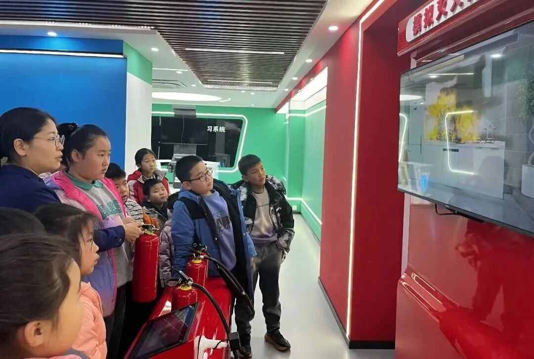 滄州鹽山:“夥伴計劃”進紅門 青春致敬“火焰藍”_fororder_image003