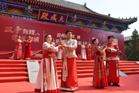 河北河間25對新人舉行集體婚禮_fororder_20250520河北河間25對新人舉行集體婚禮563