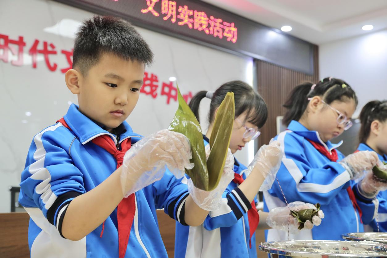 河北東光：粽香飄童趣 巧手傳非遺_fororder_圖片 4