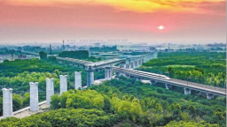雄忻高鐵跨京廣高鐵轉體橋成功轉體