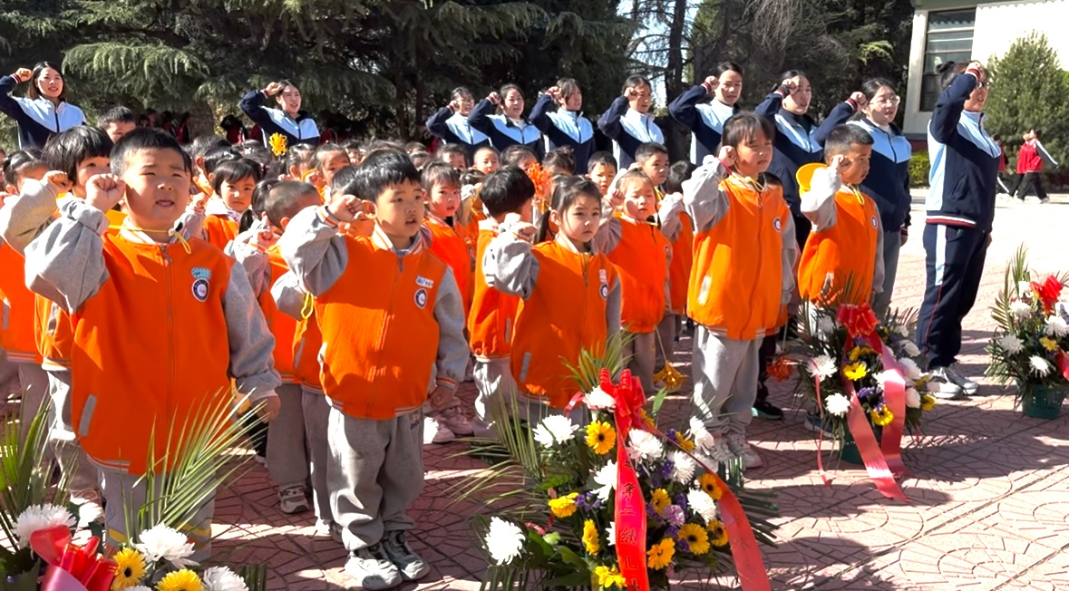 “緬懷先烈寄哀思 幼兒傳承愛國志”  唐縣第二幼兒園清明祭掃活動_fororder_圖片 1