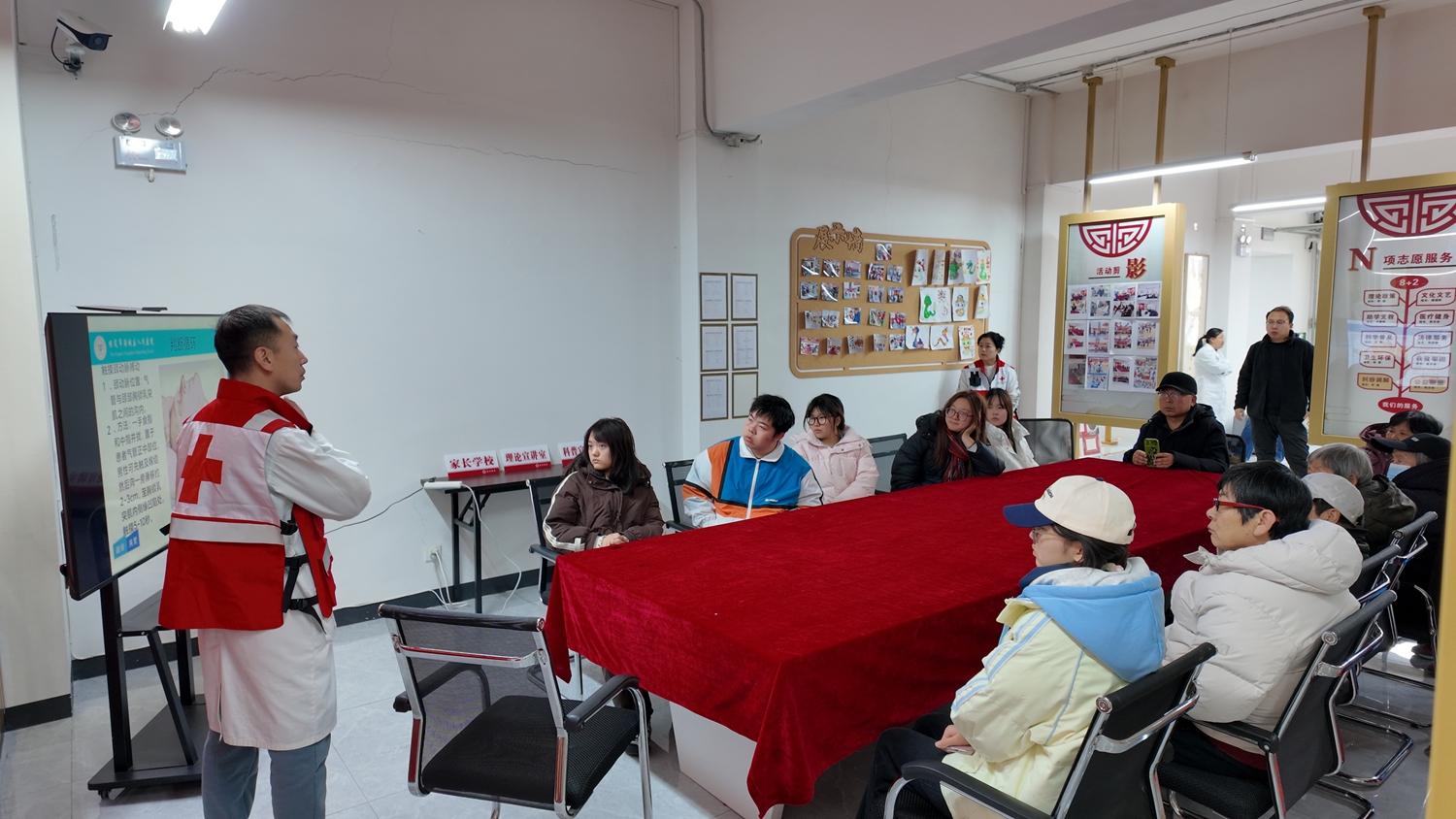 圖片默認標題_fororder_滿城區急救科普大課堂公益培訓活動現場 攝影 高澤濤