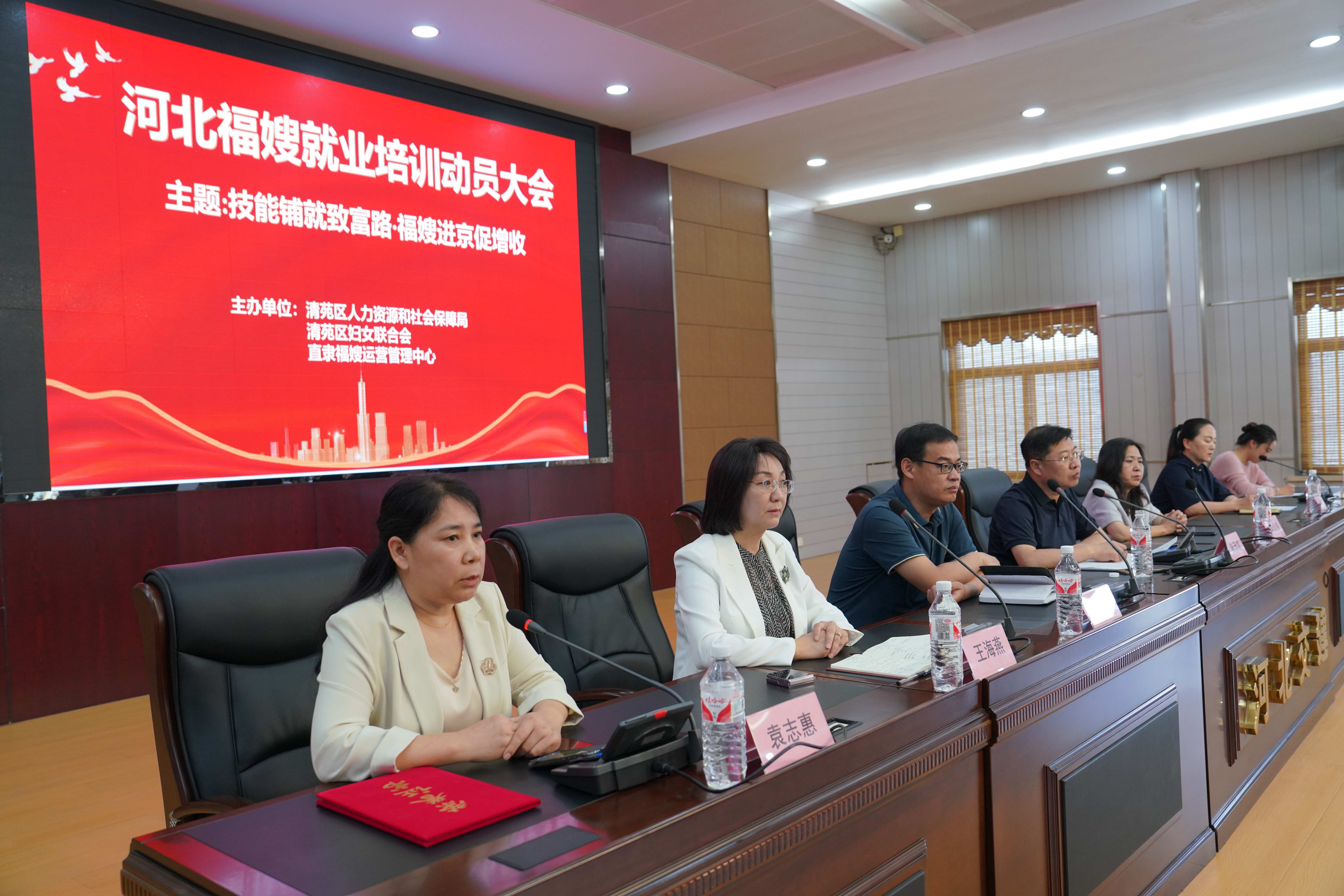 保定清苑：開展就業培訓 鋪就技能致富路_fororder_學員講解高薪就業案例。攝影 王磊