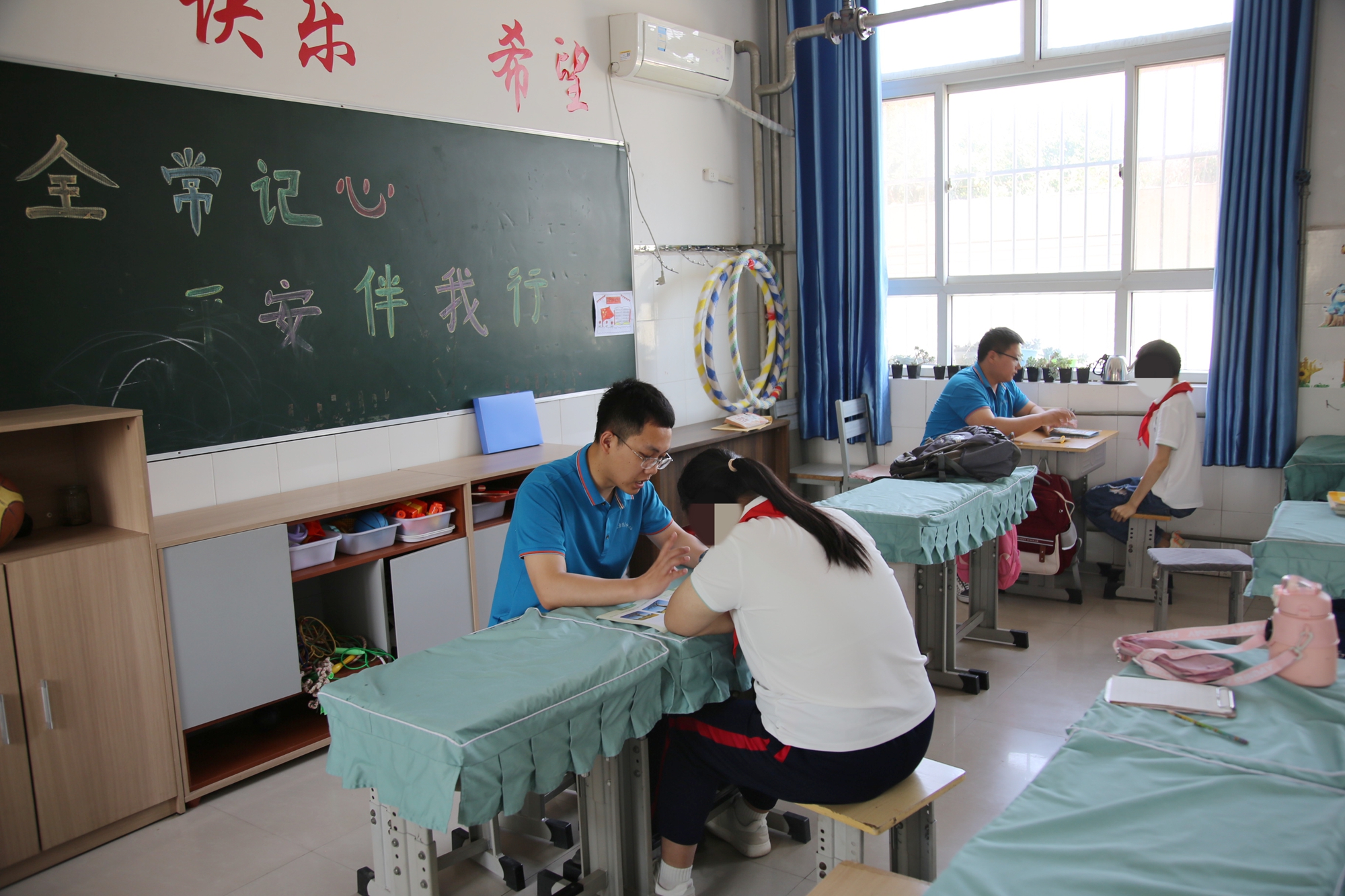 保定市滿城區：凝聚社會合力 共築助殘暖陽_fororder_保定市助康兒童康復中心為特教學生提供康復服務 攝影 張辰澤