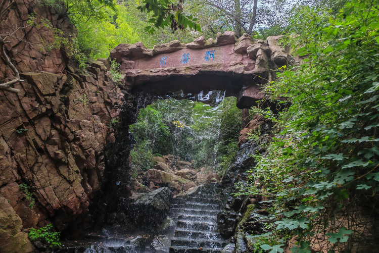 走進神秘塔寺峪 探訪國家地質公園_fororder_水簾洞泉水叮咚