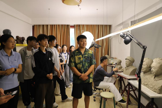 觸摸千年技藝 探尋産業未來——駐保高校生走進曲陽開展雕刻研學_fororder_觸摸千年技藝 探尋産業未來 駐保高校生走進曲陽開展雕刻研學261