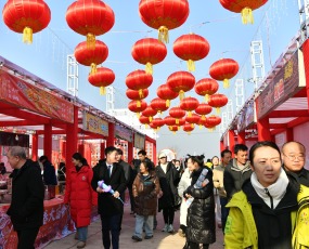 河北遷安：逛廟會買年貨 文旅消費過大年
