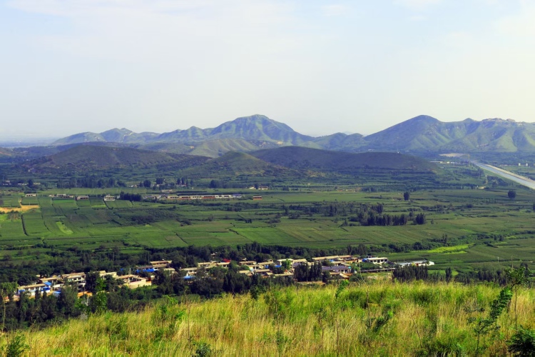 保定市徐水區:高粱紅滿天 山鄉客如雲_fororder_小西莊村山嶺疊翠,生機盎然,滿目美景。馬小永 攝