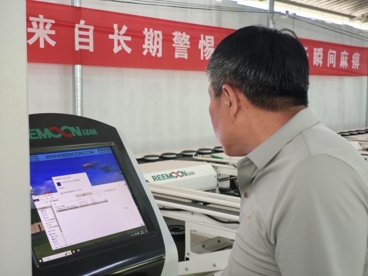 圖片默認標題_fororder_檢測固形物含量 攝影 高澤濤