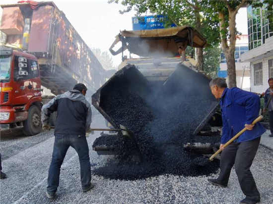 遷安：雙節期間道路改造換新顏 城市形象再提升