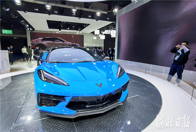 關注進博會｜汽車展區感受速度與激情