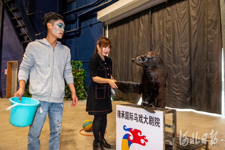河北承德：緊張綵排迎接旅遊旺季