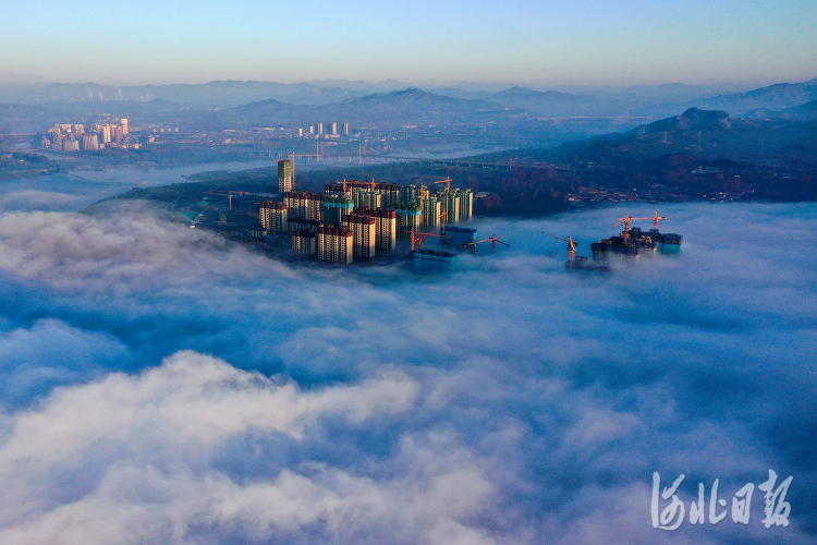 河北遷西：雲海裏探尋城市美