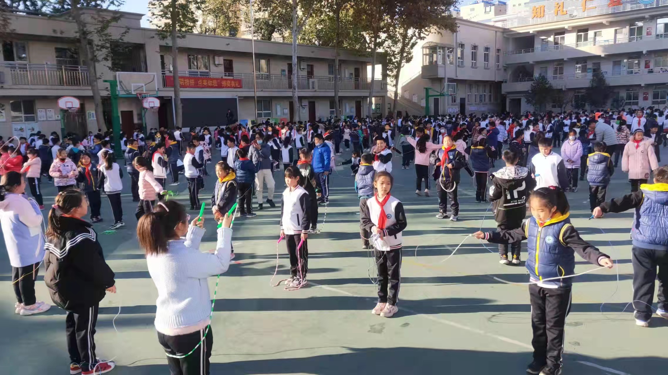 （原創）石家莊市維明路小學舉行跳繩比賽_fororder_5