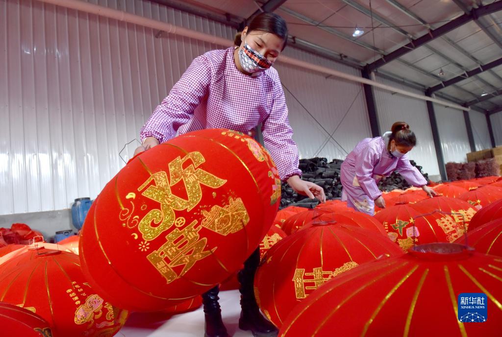 河北邢臺：趕制紅燈籠 紅火迎新年