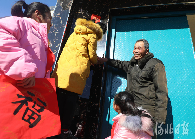 河北豐潤：寫春聯送祝福