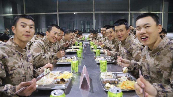 遷安：歡送新兵“餃子”宴 軍營餃子“忠誠”餡
