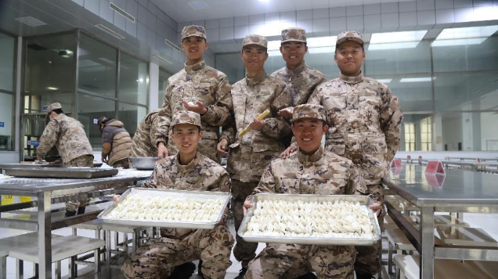 遷安：歡送新兵“餃子”宴 軍營餃子“忠誠”餡