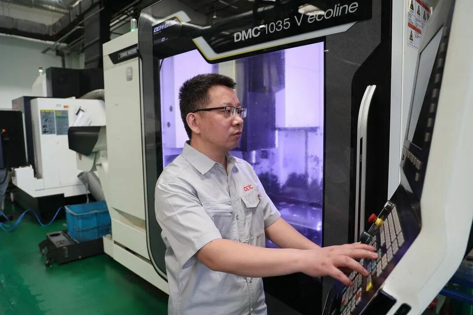 【河北大工匠】匠心付出雕琢“中國精度”