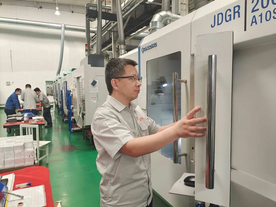 【河北大工匠】匠心付出雕琢“中國精度”