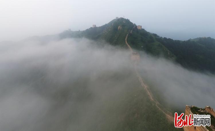 按圖索冀｜雲海奔涌長城美