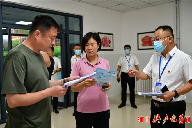 峰峰礦區領導一行調研重點迎檢學校