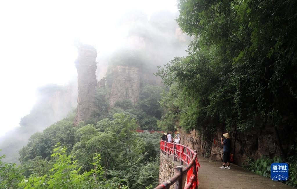 河北承德：興隆山雲海
