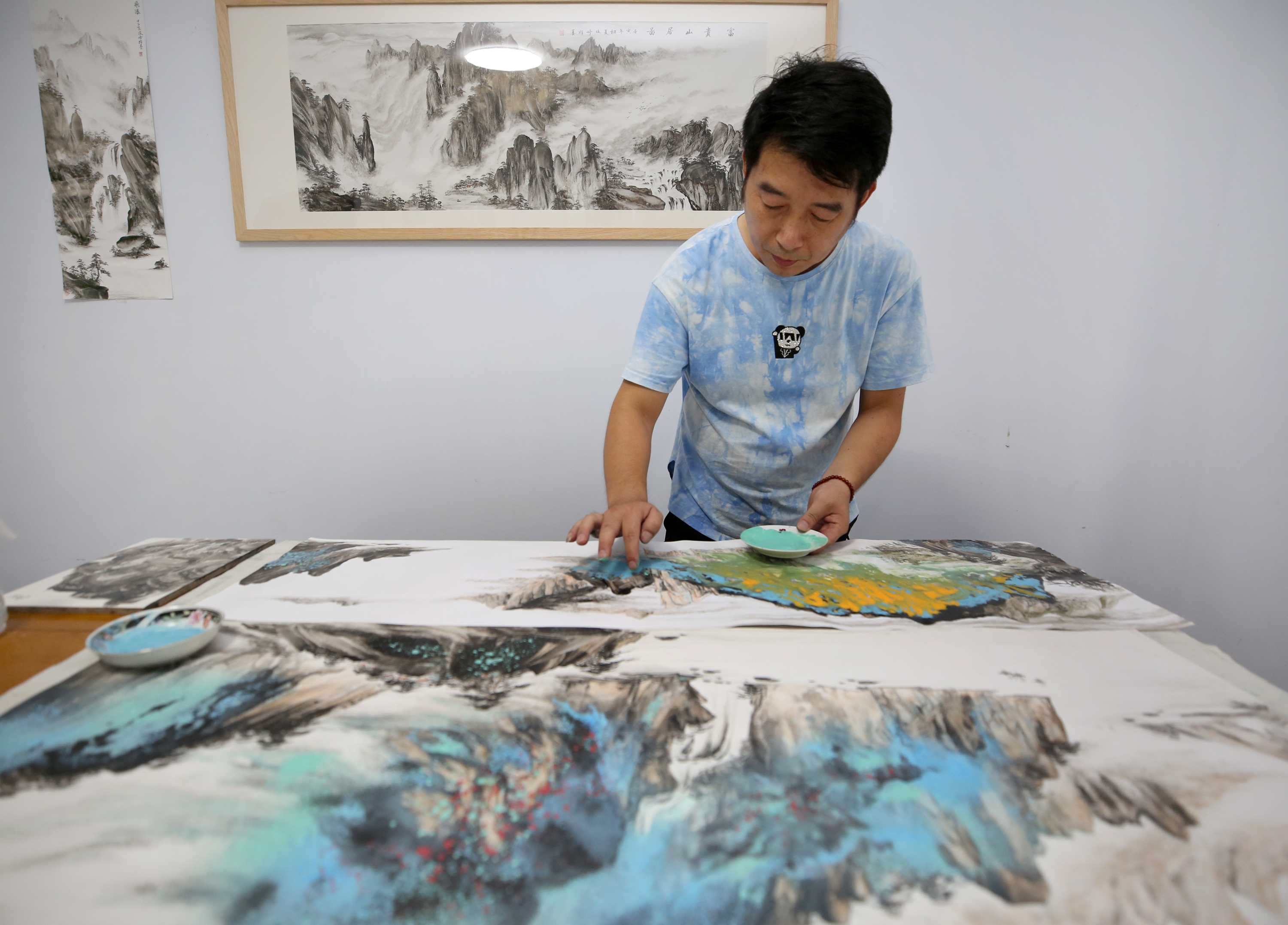 衡水桃城區畫家頡俊峰：“手”繪丹青 “指”點江山