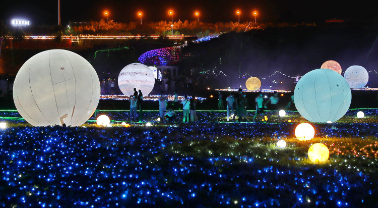 秦皇島：驚艷！“夢幻星空”照亮港城的夜_fororder_秦皇島5