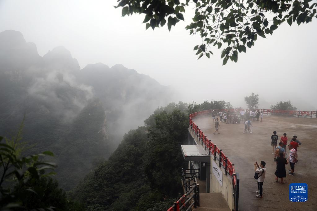 河北承德：興隆山雲海
