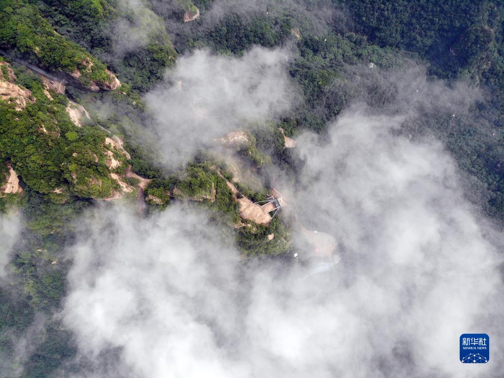 河北承德：興隆山雲海