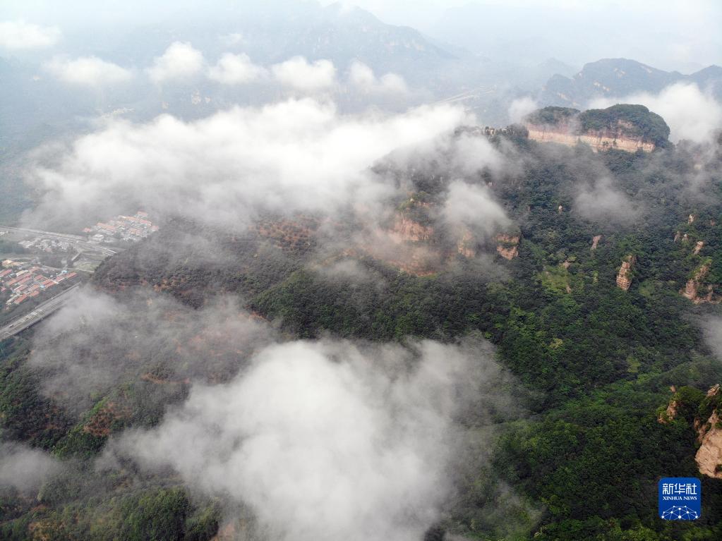 河北承德：興隆山雲海