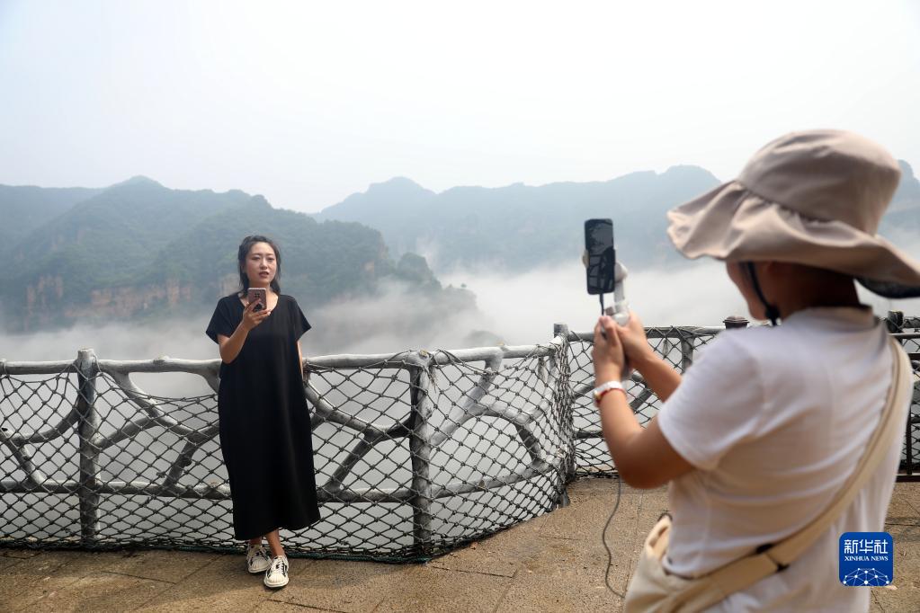 河北承德：興隆山雲海
