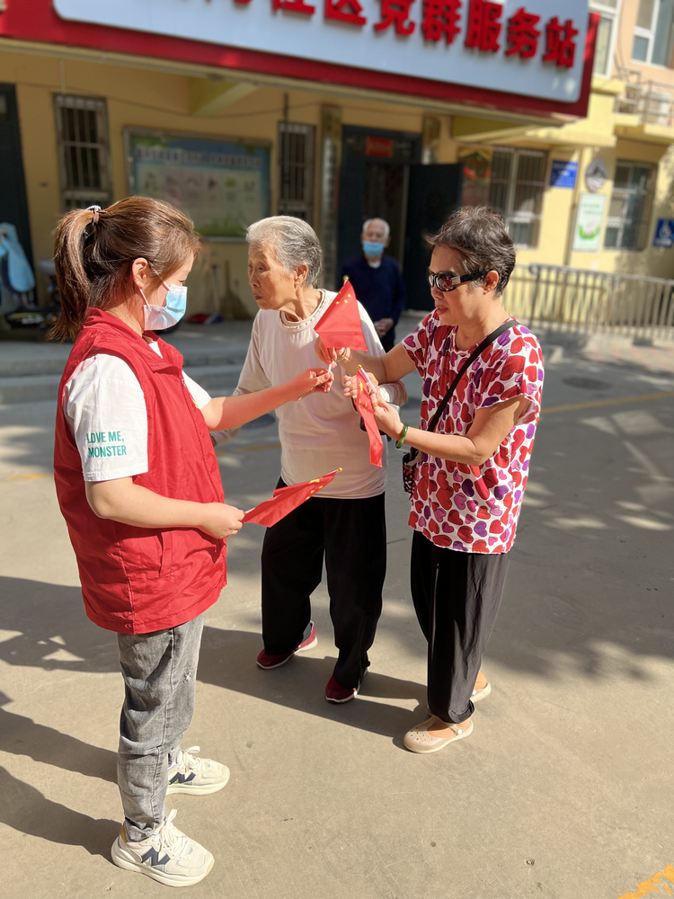 （原創）石家莊市裕華區舉辦“青春暖夕陽”九九重陽節青年人才慰問孤寡老人活動_fororder_慰問孤寡老人2